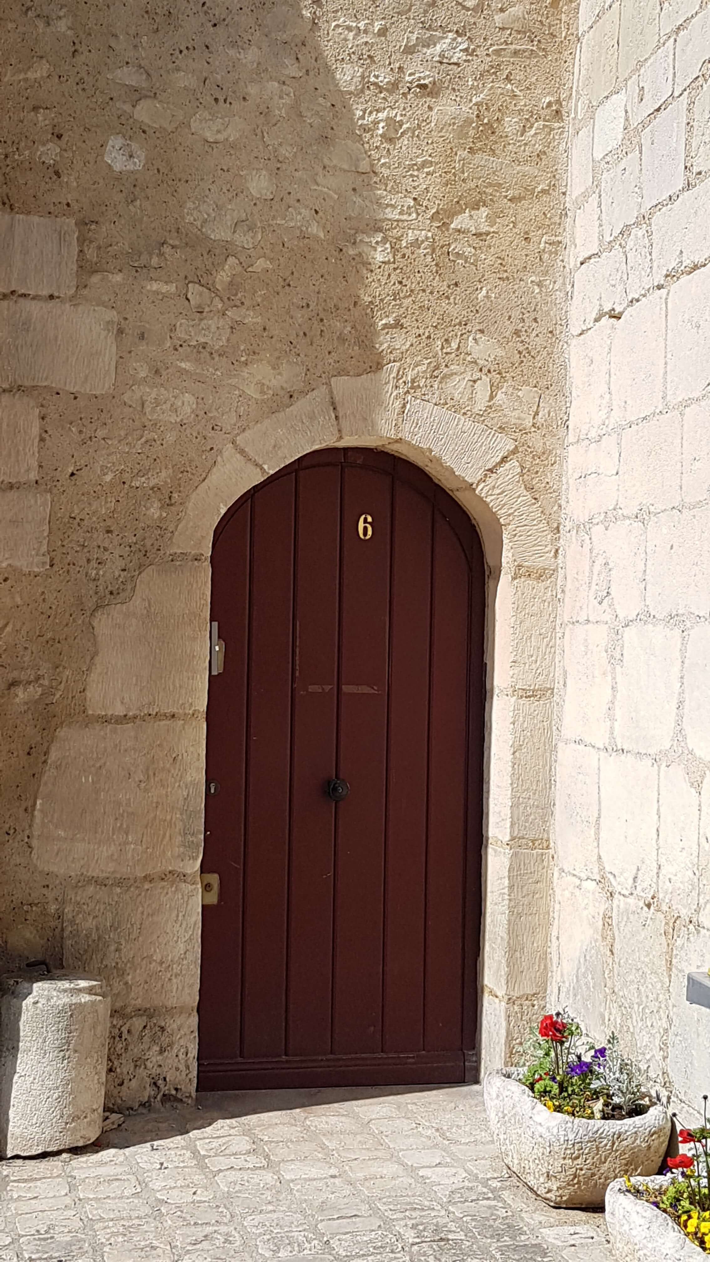 Porte maison ancienne dite "Logis des Hôtes"